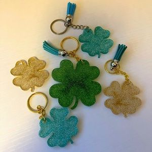 🎉🎉HP🎉🎉 ST PATRICKS DAY Handmade 4 Leaf Clovers
